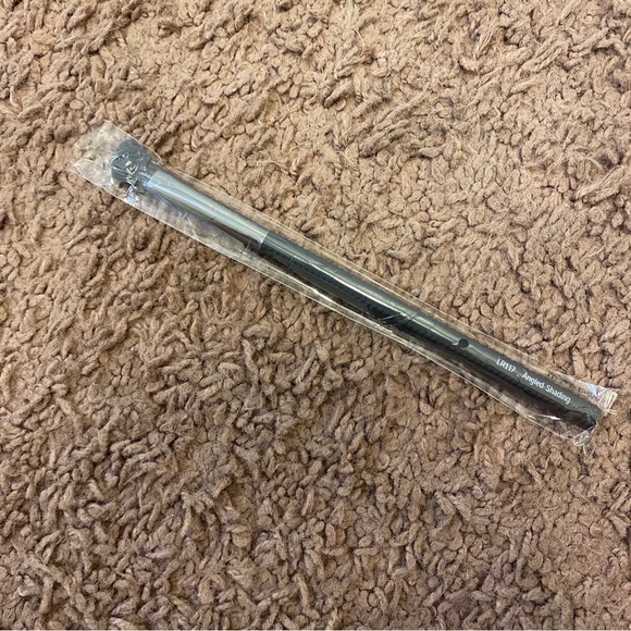 NEW Laruce Beauty LR117 - Angled Shading Eye Brush (graphite) NEW - Picture 2 of 2